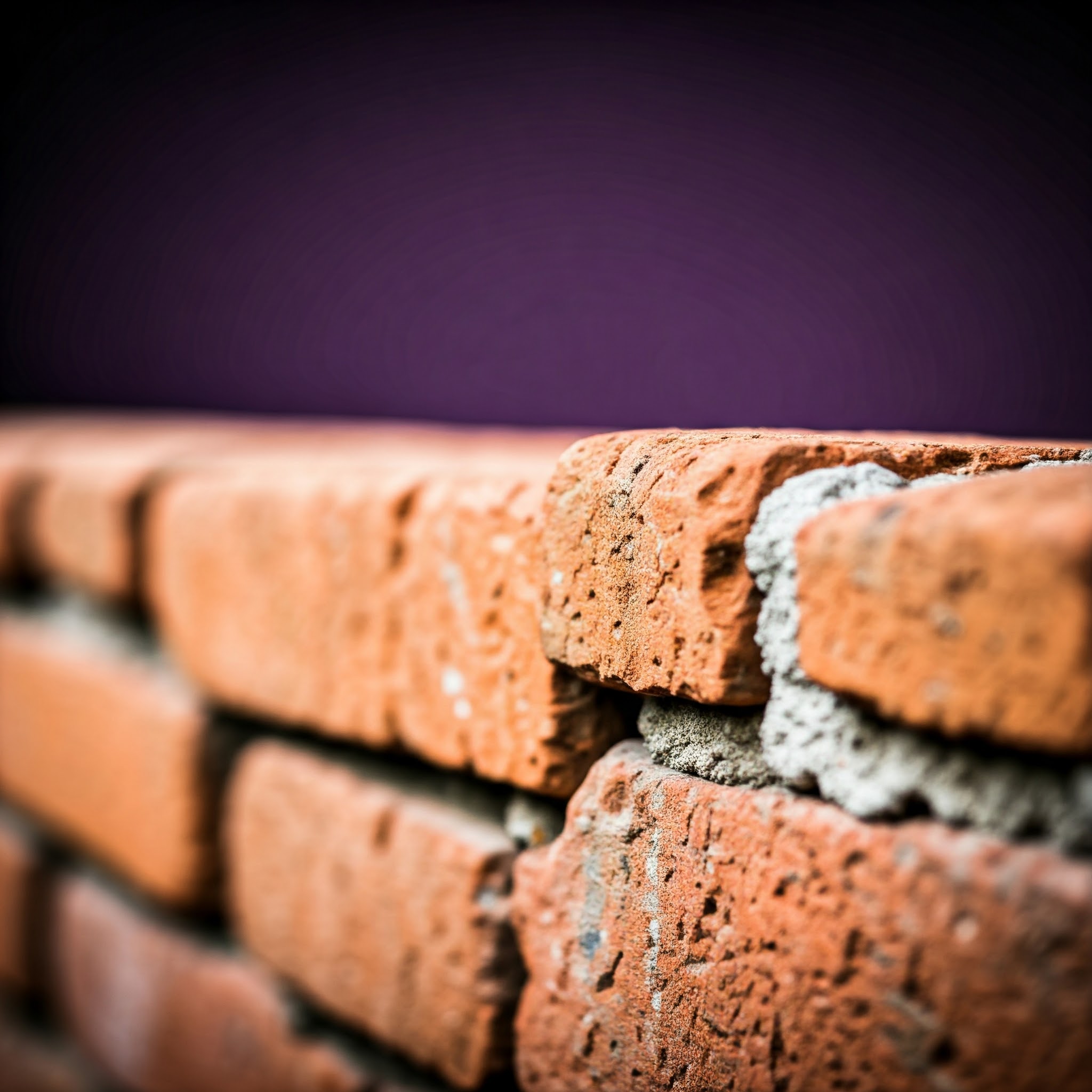 Murator duke punuar në ndërtim